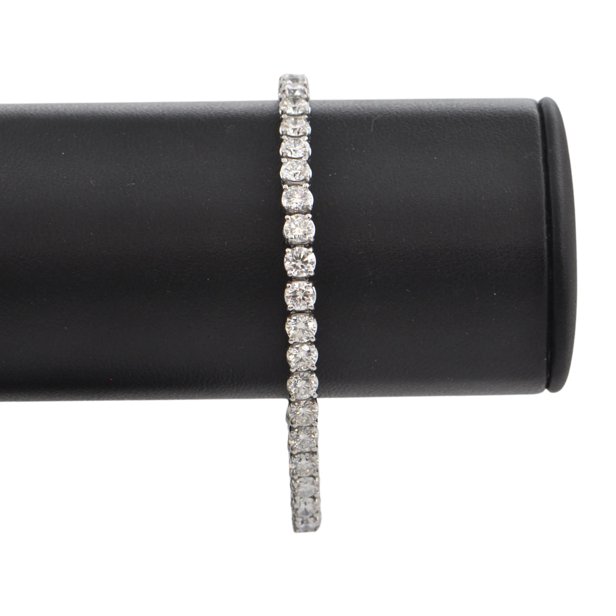 12.01 CT Diamond tennis bracelet in Platinum