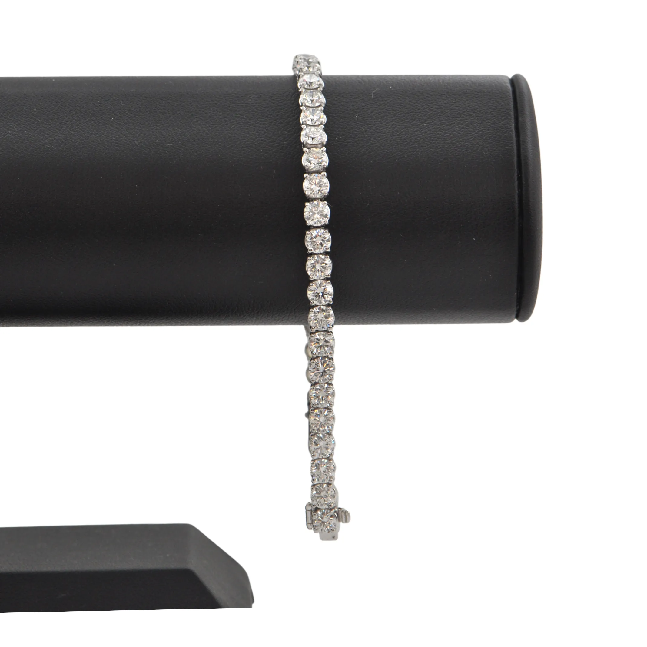 12.01 CT Diamond tennis bracelet in Platinum