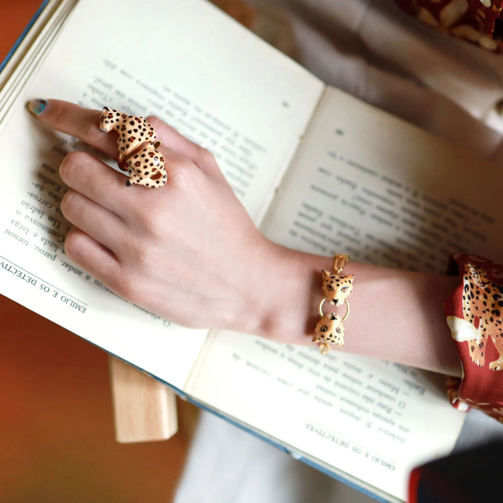 NB - D208 Leopards Biting Ring bracelet
