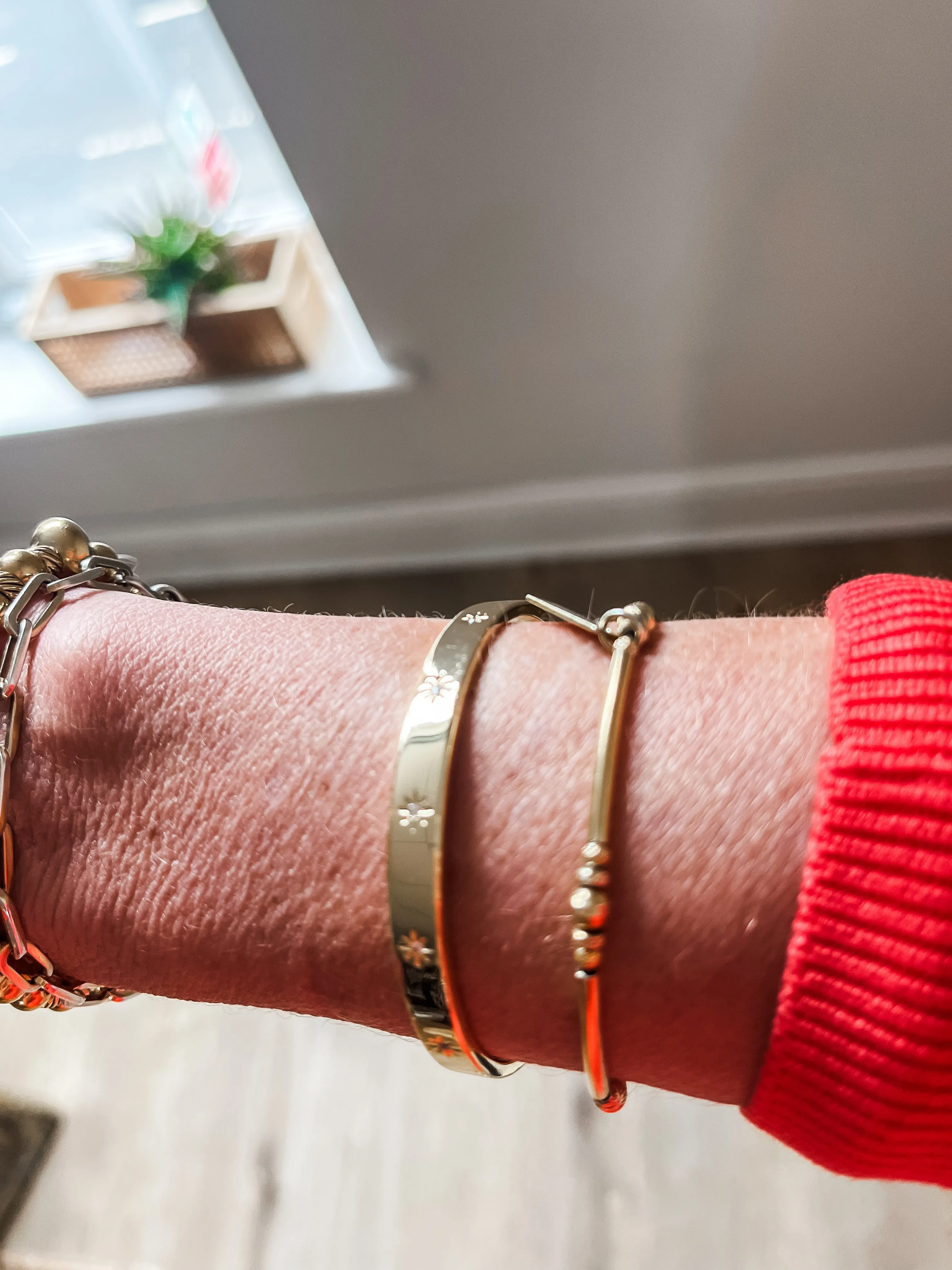 Olia Annabel Bangle