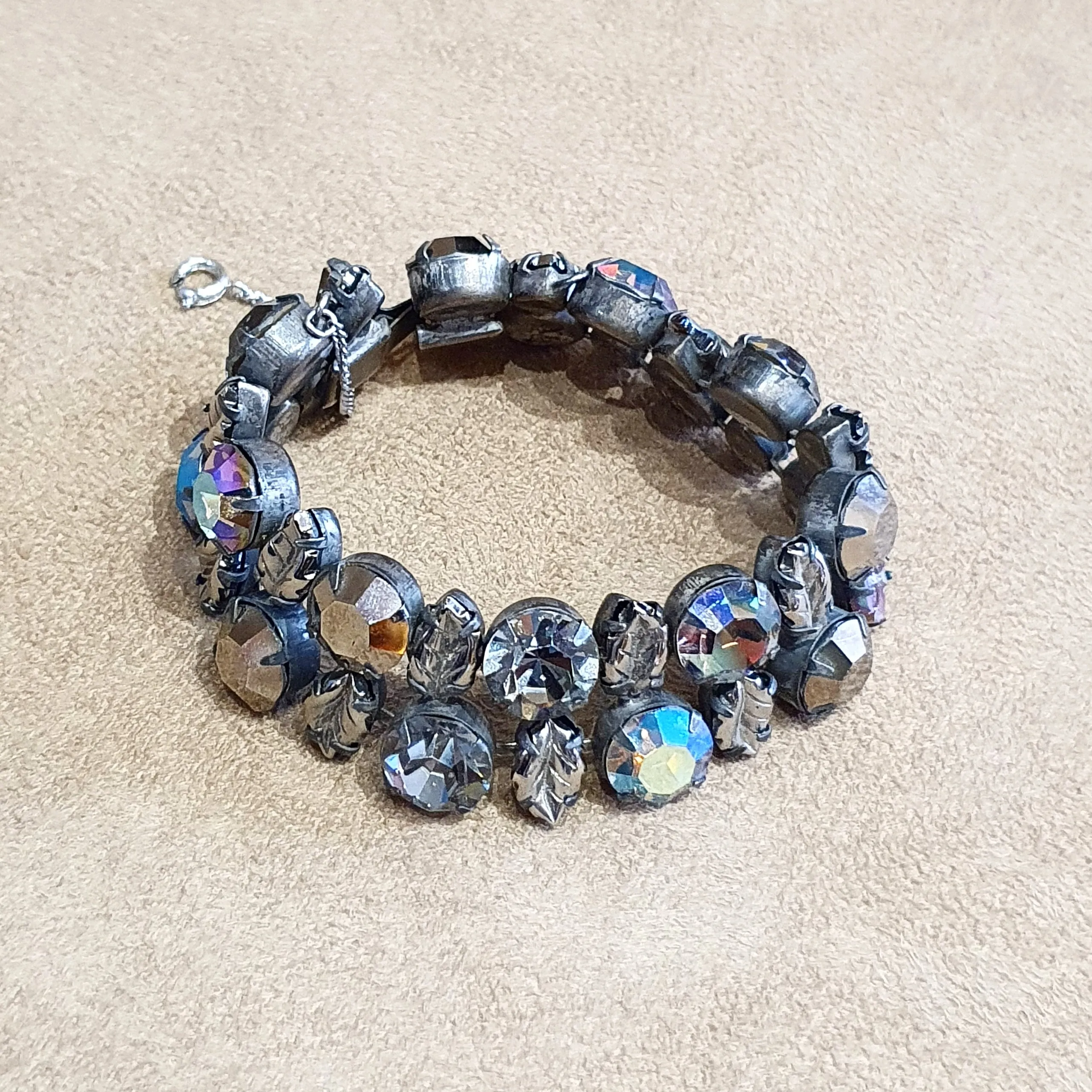 Regency Bracelet in Grey and Black Glass