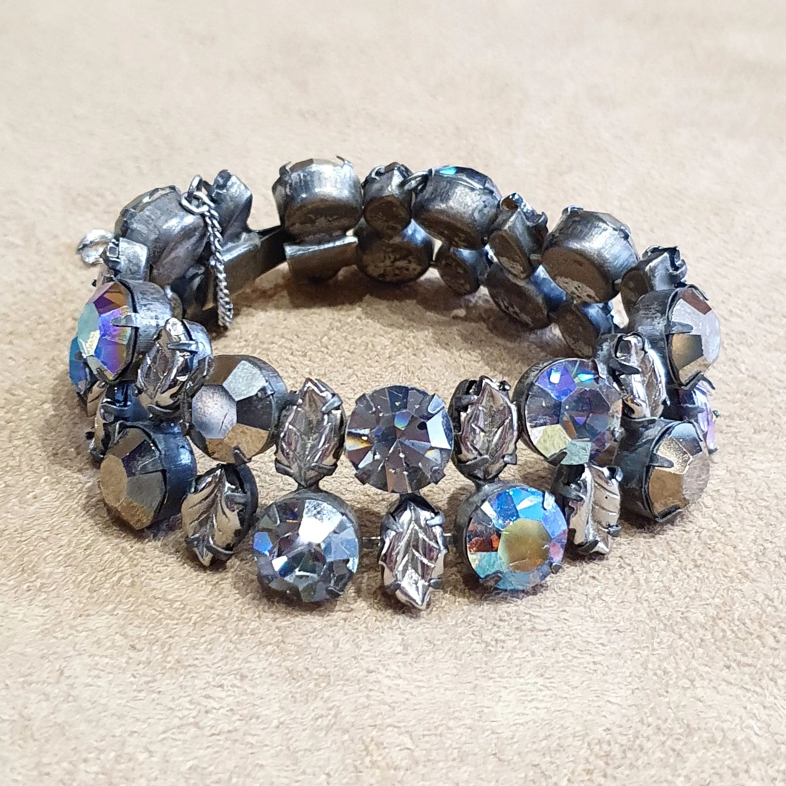 Regency Bracelet in Grey and Black Glass
