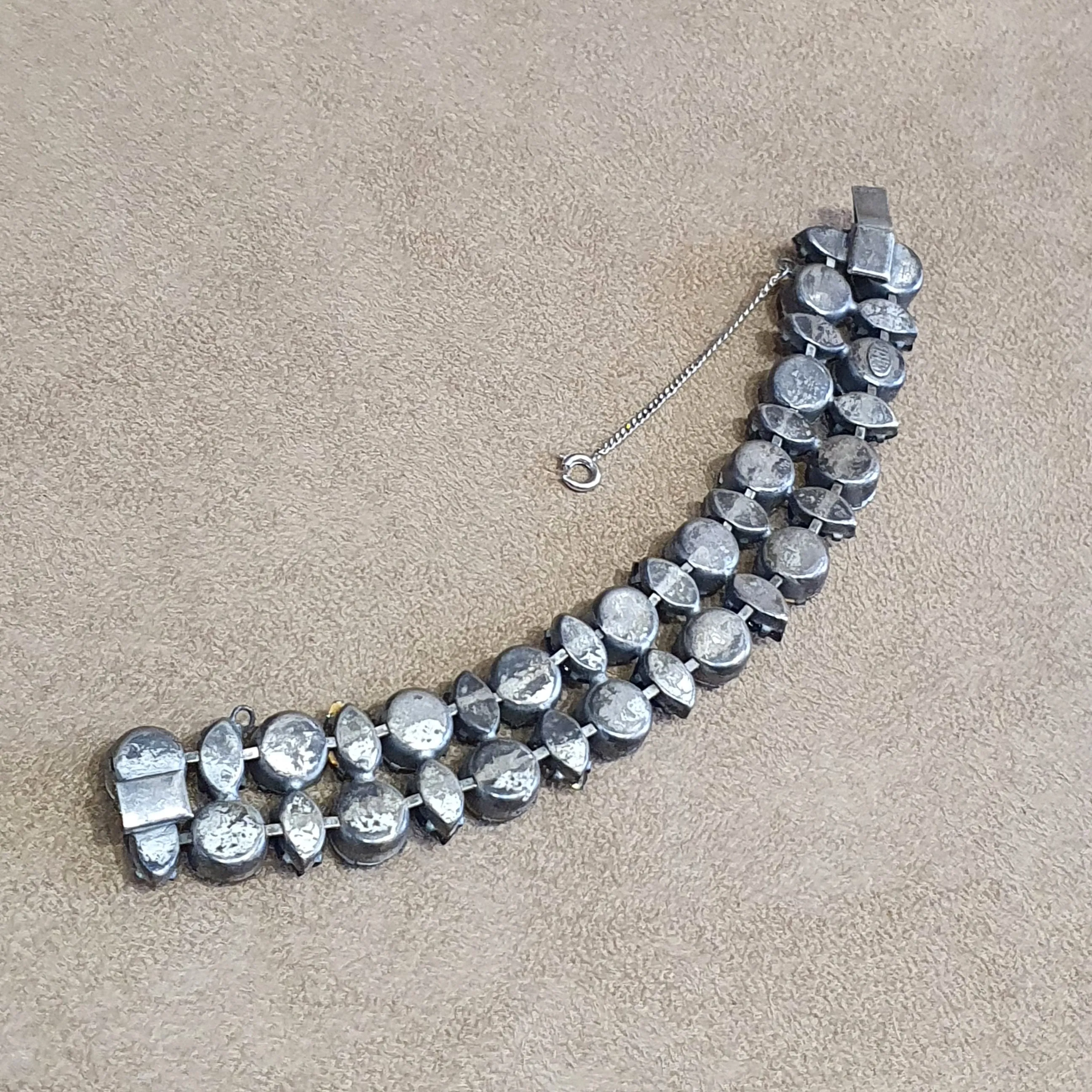 Regency Bracelet in Grey and Black Glass