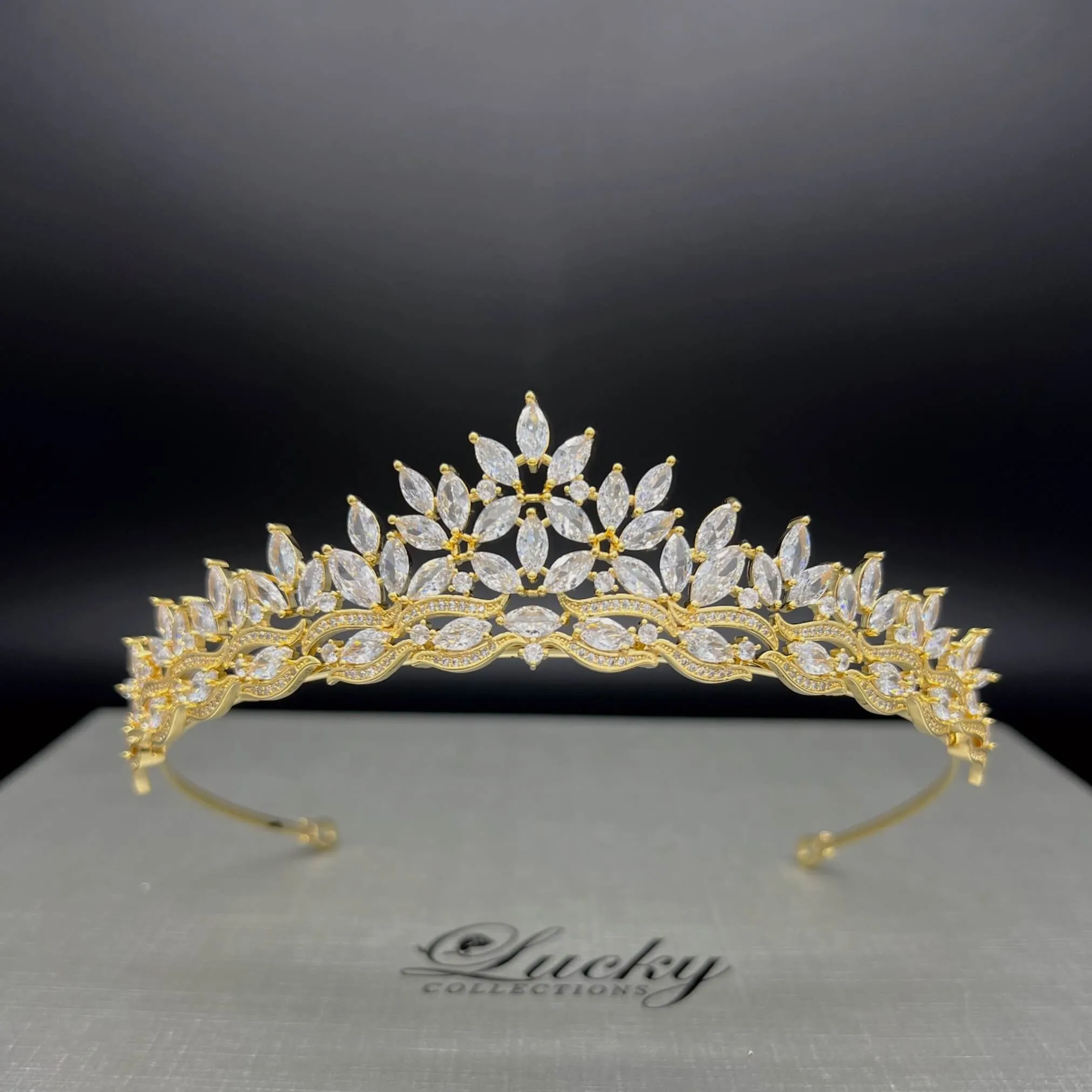 Small Tiara for a Refined Look, Zirconia Crown for Bride, Quince Corona