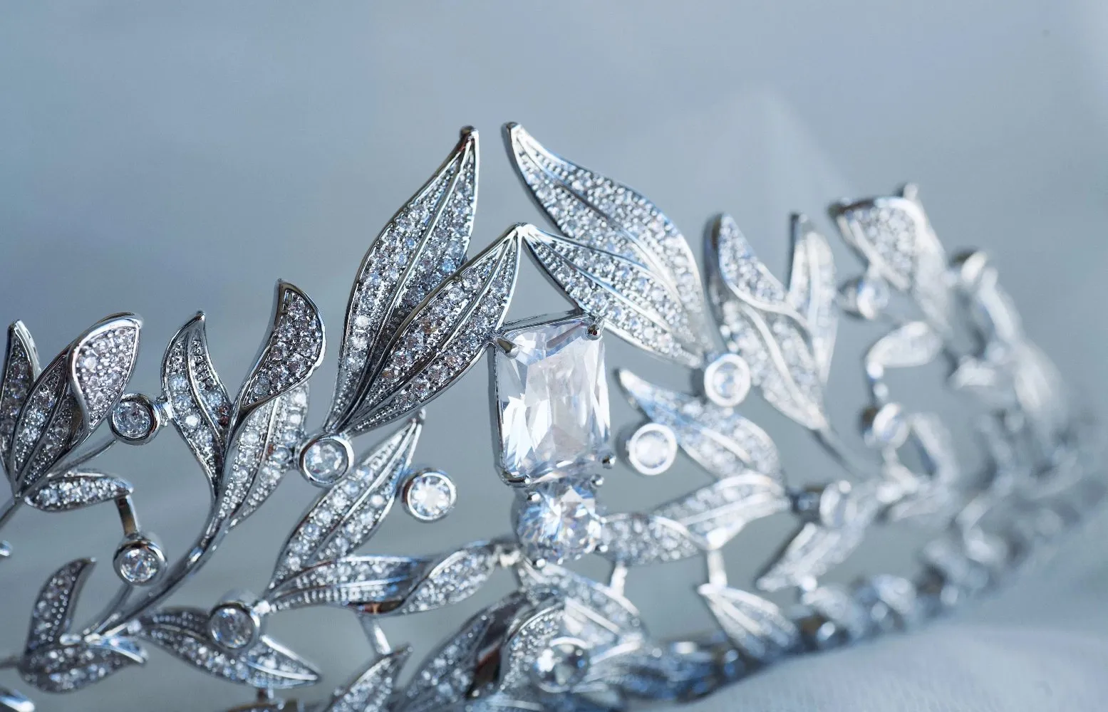 T149. luxury royal wedding bridal rhinestone crown tiara.