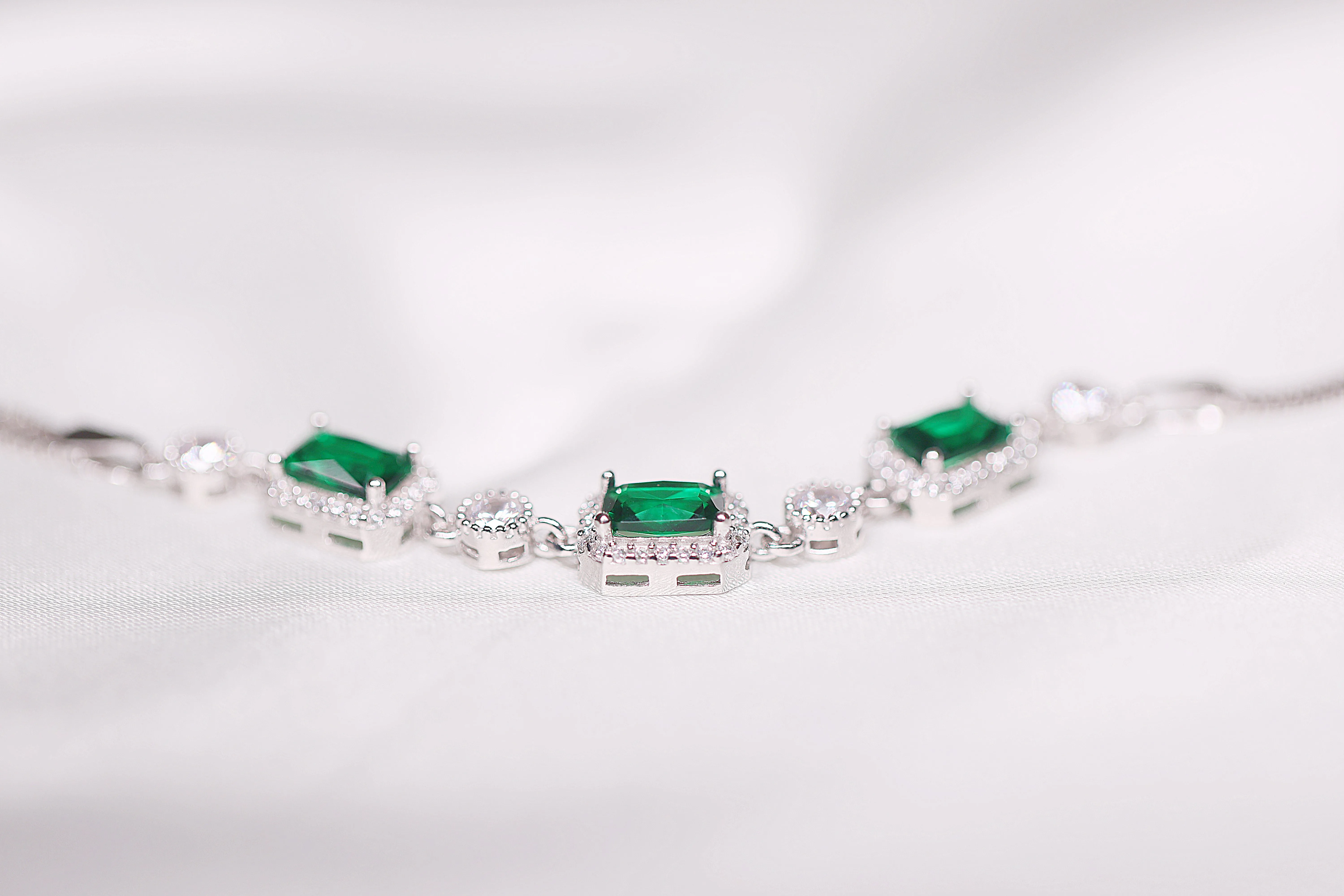Triple emerald silver bracelet