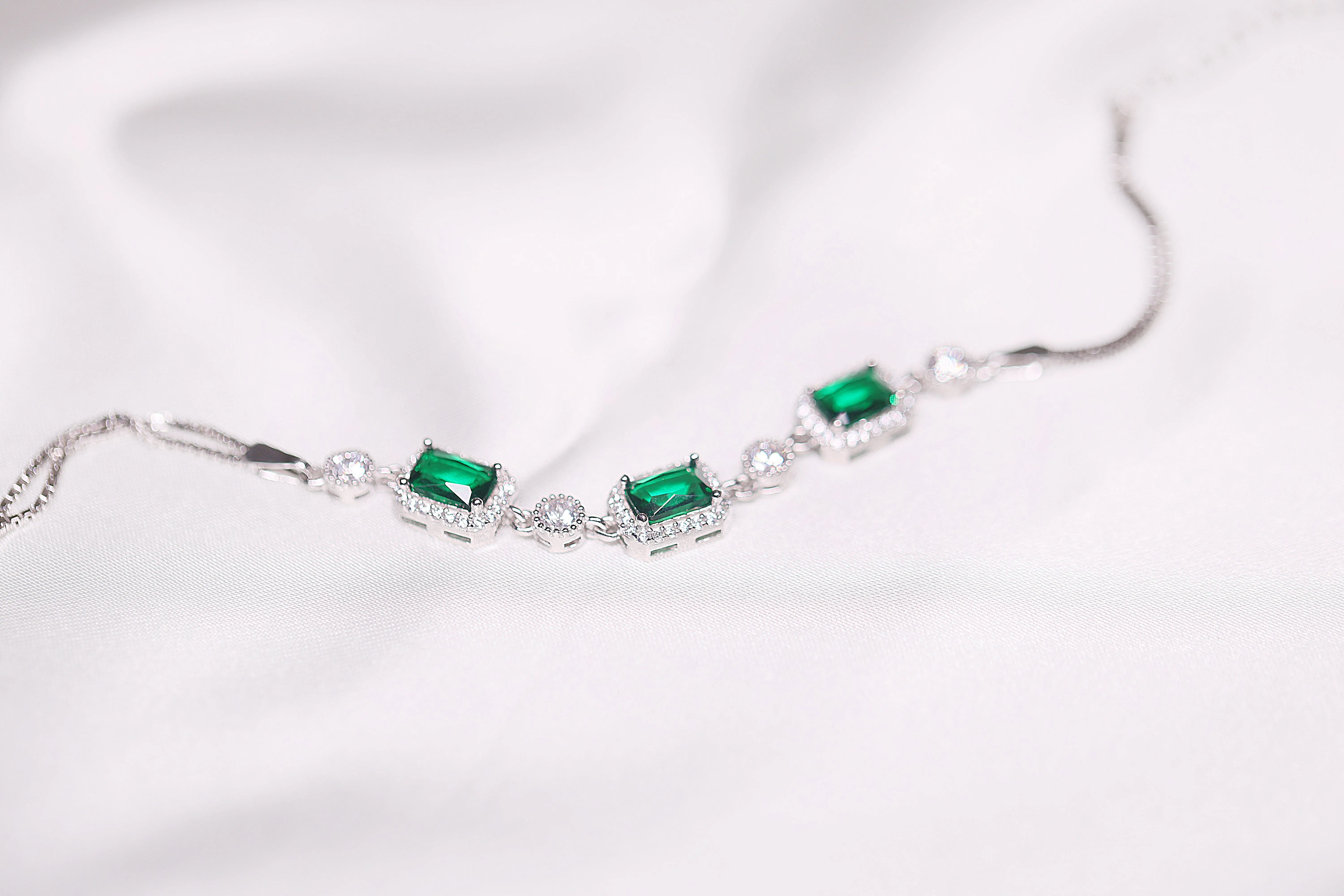 Triple emerald silver bracelet