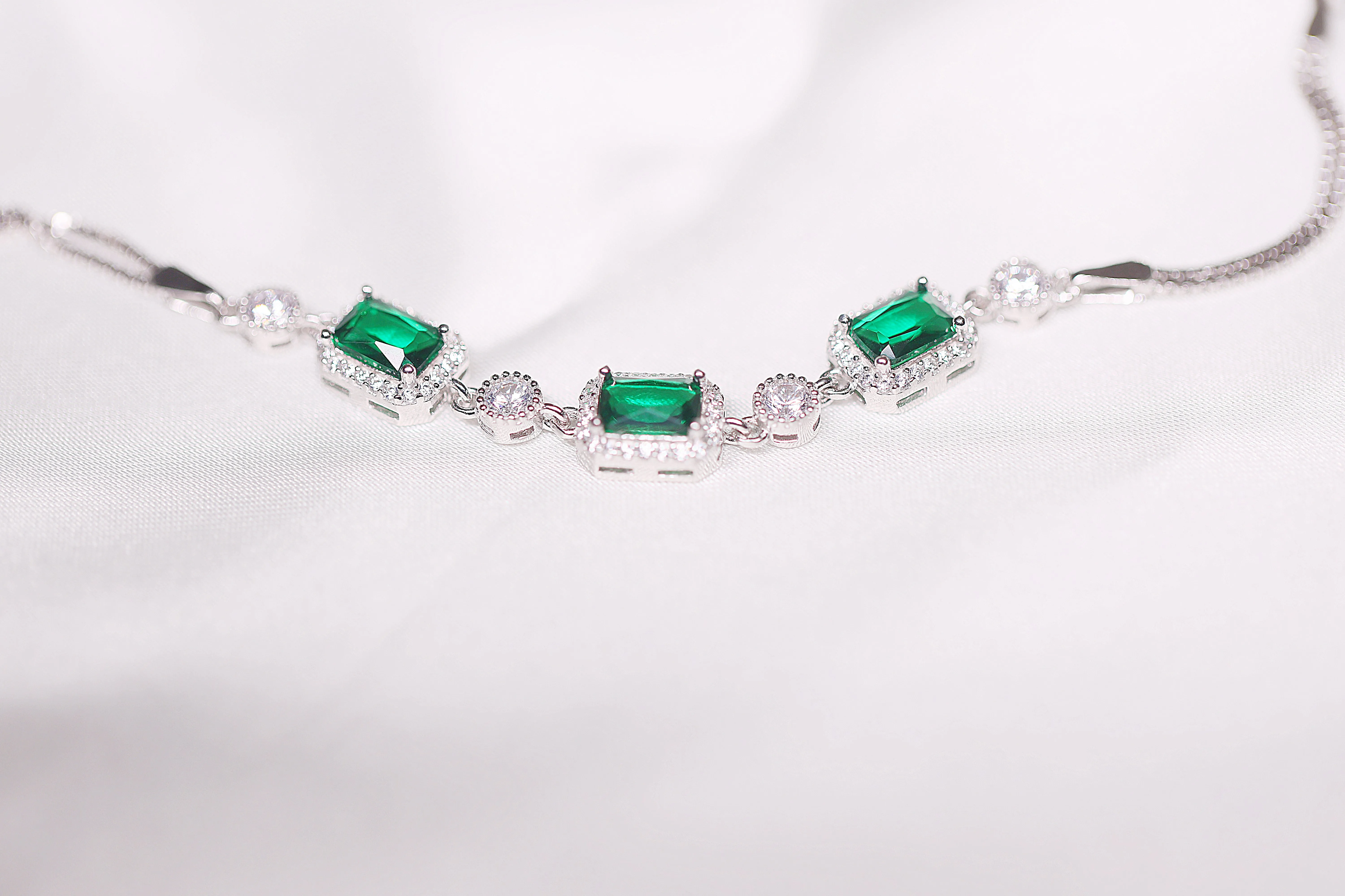 Triple emerald silver bracelet