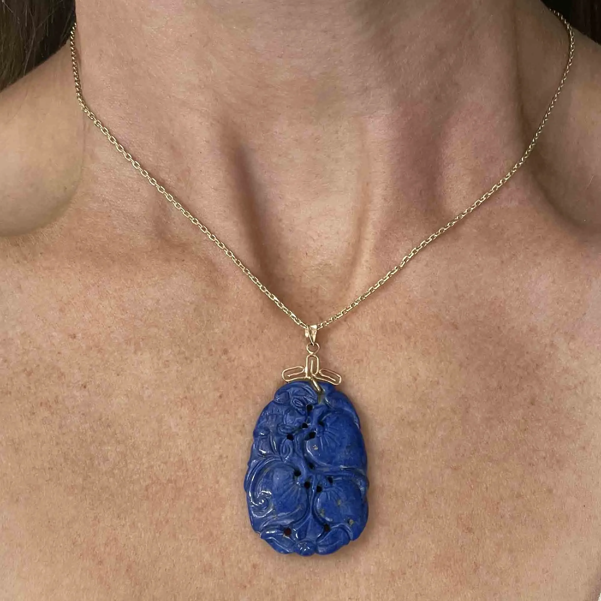 Vintage 14K Gold Carved Lapis Lazuli Flower Pendant Necklace