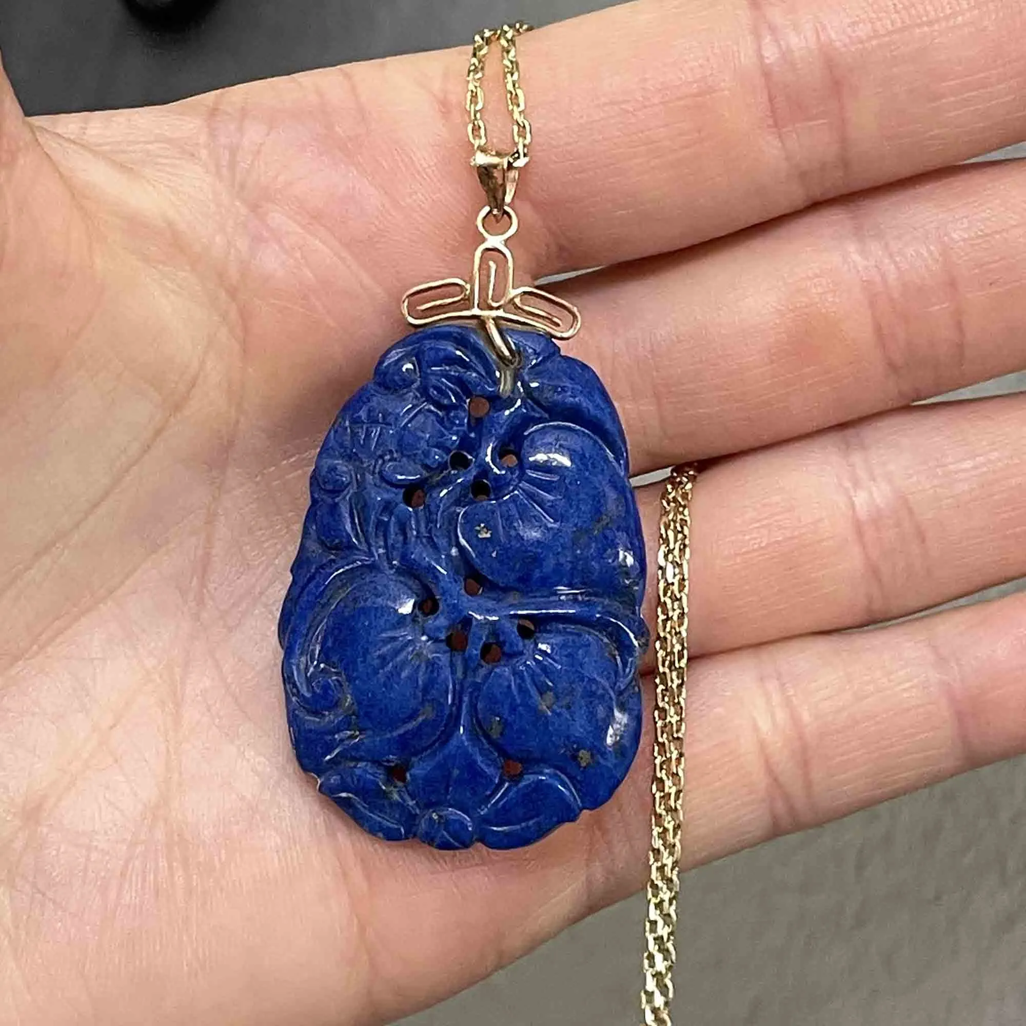 Vintage 14K Gold Carved Lapis Lazuli Flower Pendant Necklace