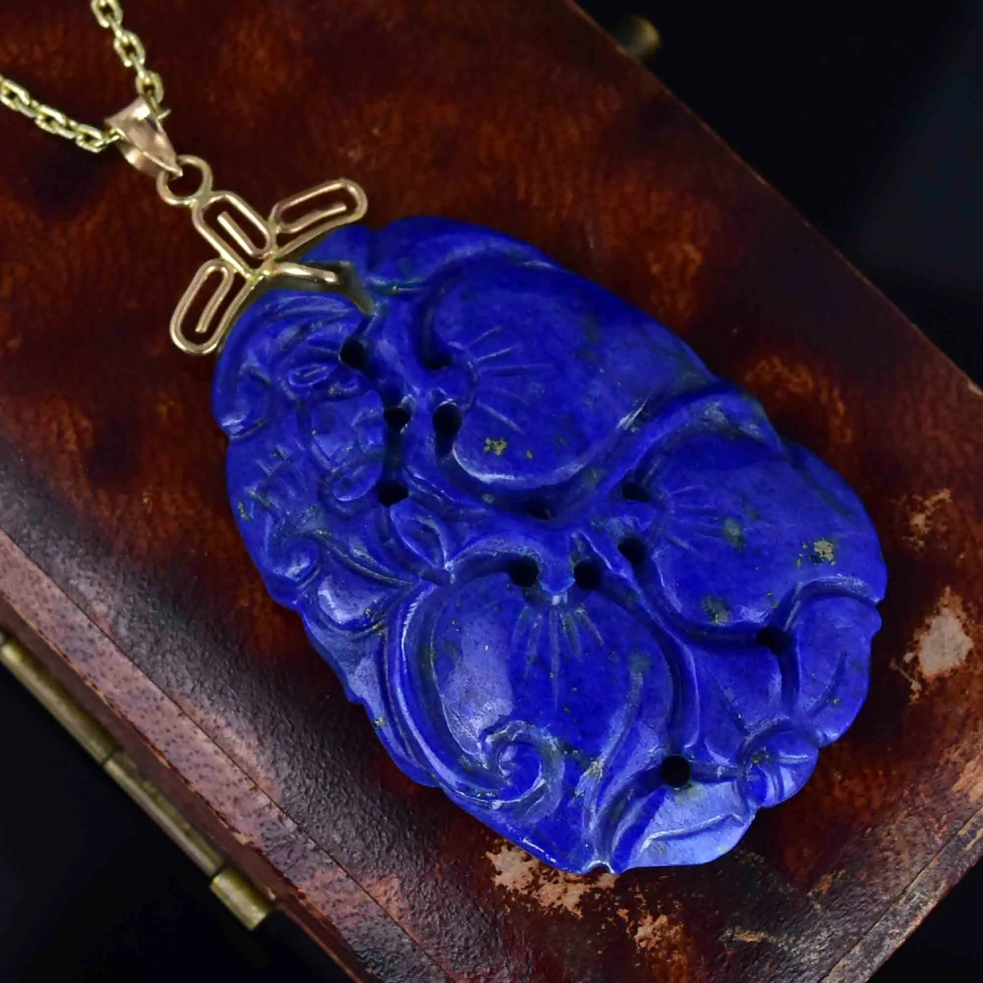 Vintage 14K Gold Carved Lapis Lazuli Flower Pendant Necklace